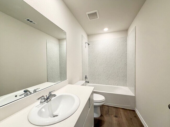 Building Photo - 1116 Riverbrook Ln