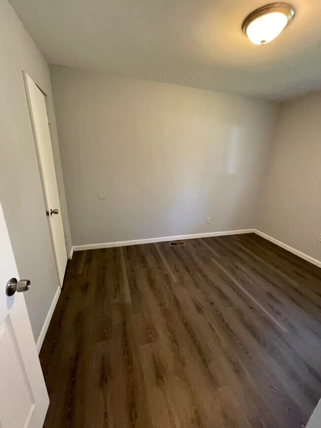 Building Photo - 1403 Richard Dr