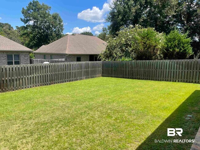 Building Photo - 253 Hawthorne Cir