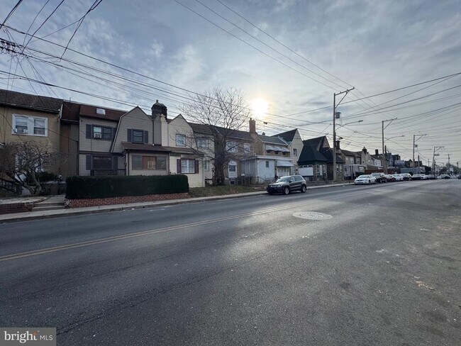 Building Photo - 222 Long Ln