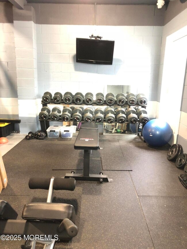 Building Photo - 304 Arnold Ave