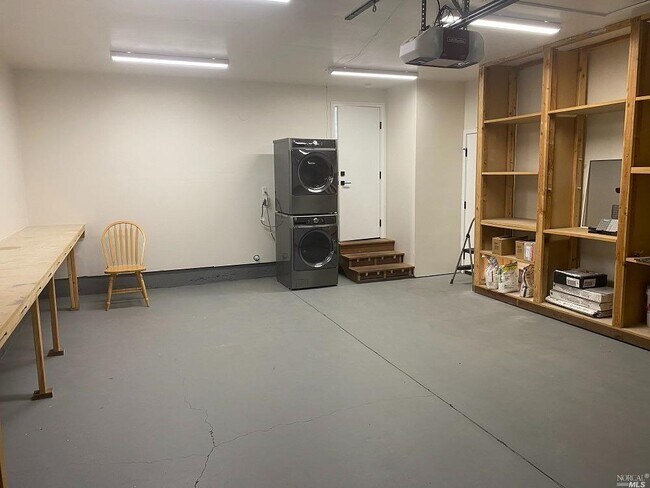 Building Photo - 1570 Parkwood St