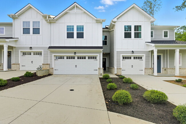 Building Photo - Modern 3BR/2.5BA Townhome in luxurious Village at Chapel Green! $2250/mo rent***