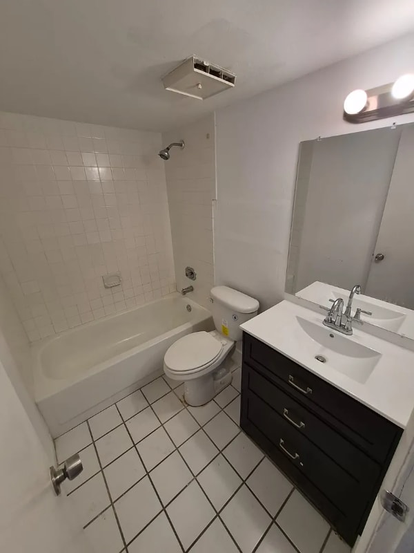 Building Photo - 3399 Foxcroft Rd