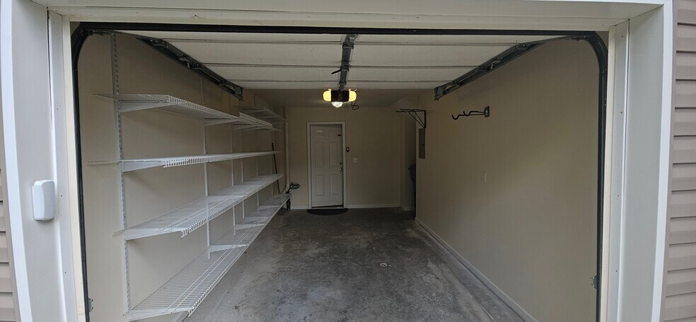 Building Photo - 119 Creekside Dr