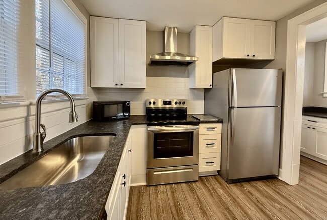 Building Photo - 1802 Guess Rd