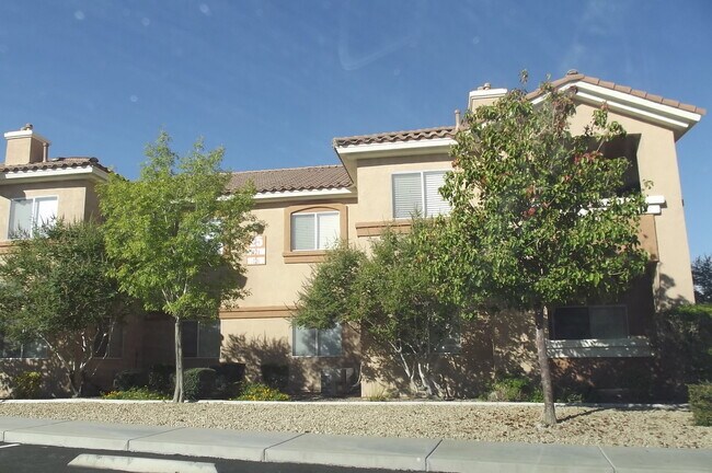 Building Photo - 1050 E Cactus Ave