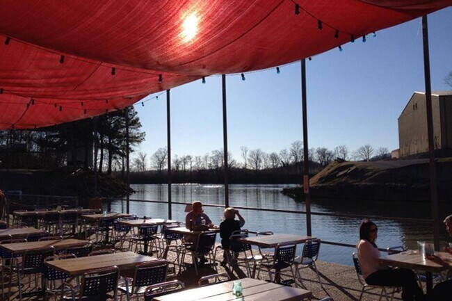 Building Photo - Ideal West Nashville Location!