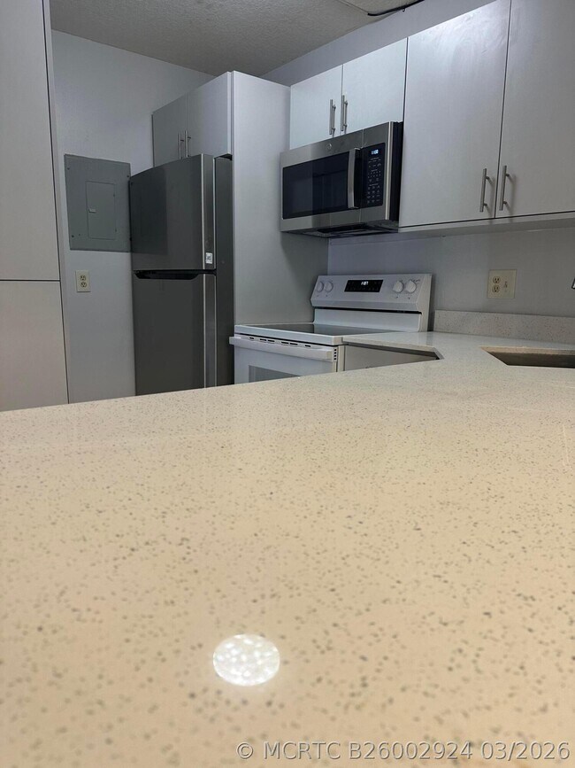 Building Photo - 208 Foxtail Dr