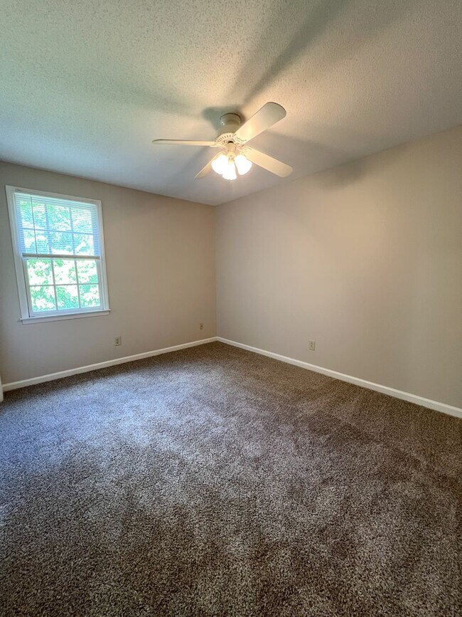 Building Photo - Gorgeous Single-Family Home! Large Deck, B...
