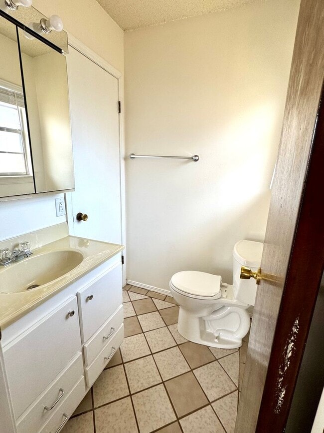 Building Photo - Updated 3 Bedroom, 1.5 Bath House Near Hard Rock Casino and Has Great Highway Access!