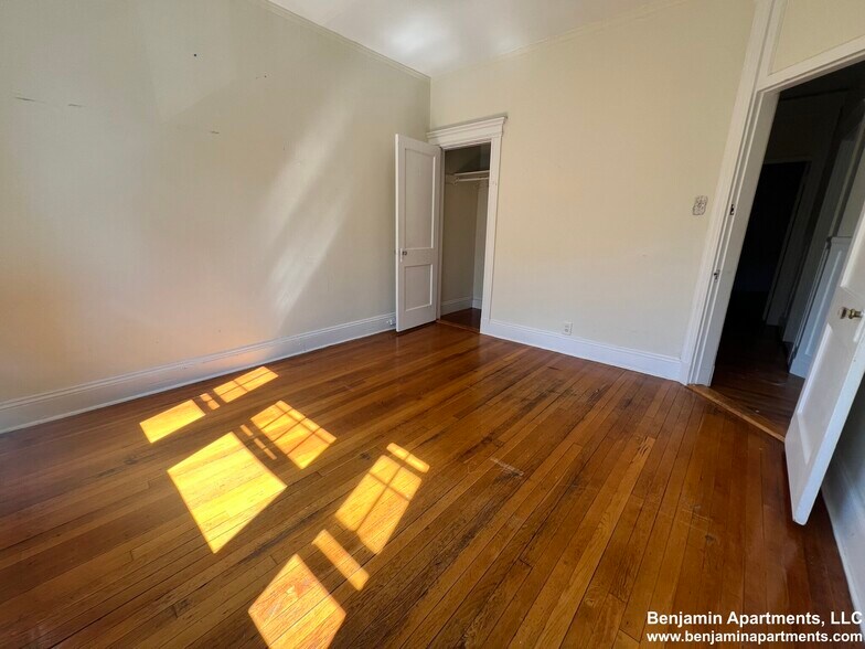 Building Photo - 1802 Beacon St