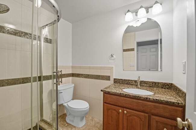 Building Photo - 805 Foerster St