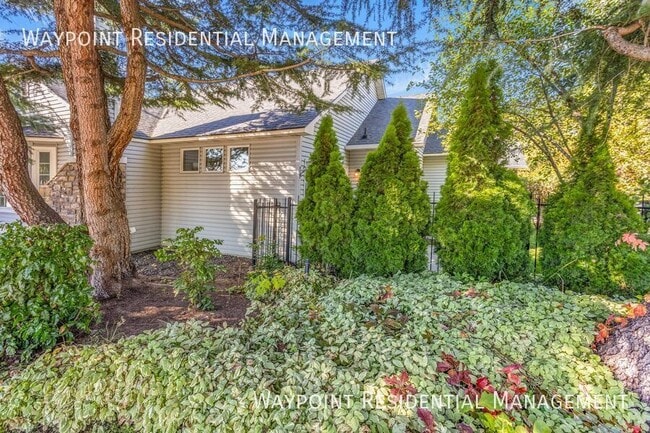 Building Photo - 9640 W Sleepy Hollow Ln