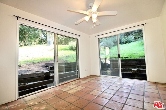 Building Photo - 20200 Paradise Ln