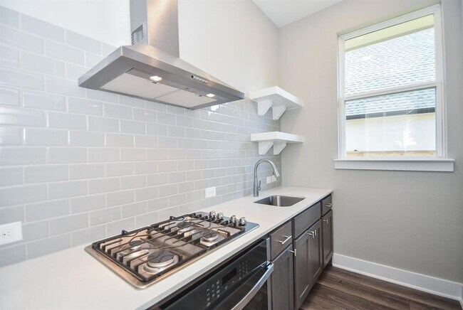Building Photo - 10334 Fountain Shore Dr