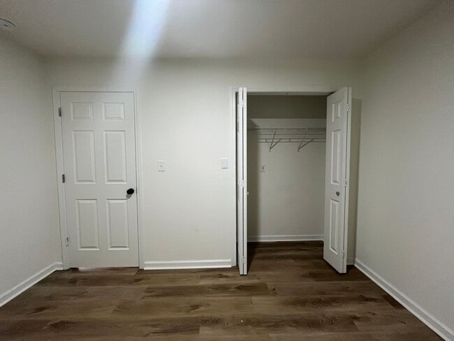 Building Photo - Newly Remodeled!