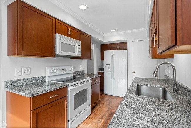 Building Photo - 24692 N Meadow Dr