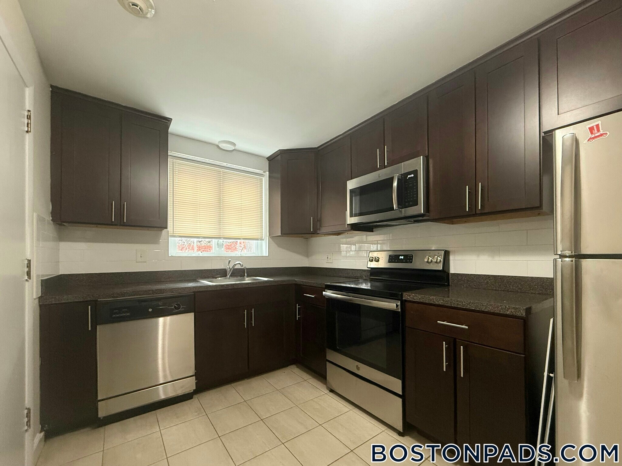 Building Photo - 17 Captain Parker Arms