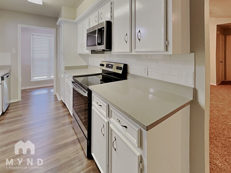 Building Photo - 4801 Meadowood Dr