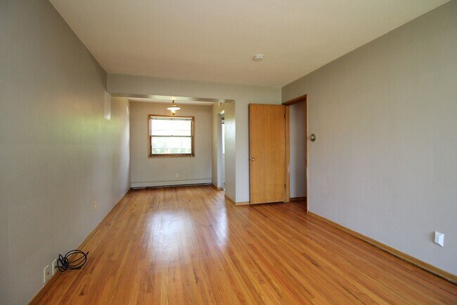 Building Photo - renwr09