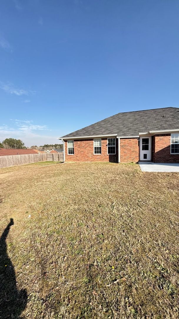 Building Photo - HOME FOR LEASE 4 BR 2 BATH RANCHSTYLE  SPLIT FLOOR PLAN AND OPEN  LARGE  FENCED BACKYARD  CONVENI...