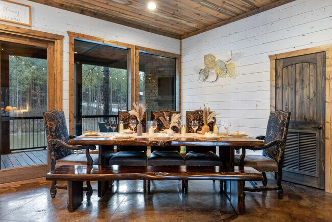 Building Photo - 222 Lost Creek Trl