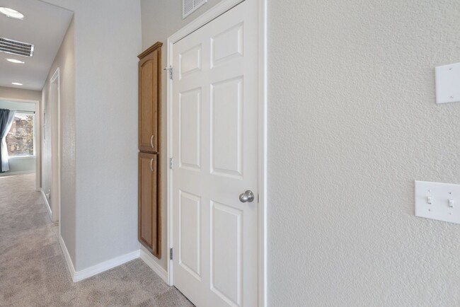 Building Photo - Immaculate 2 Bed 2 Bath Condo with Pikes Peak Views in D49!!!