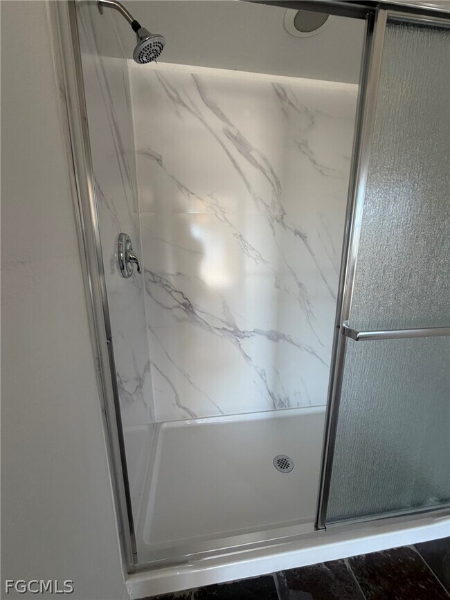 Building Photo - 414 SE 7th St