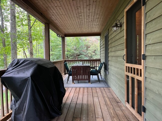 Building Photo - Beautiful 3/2 Mountain Home Rental!
