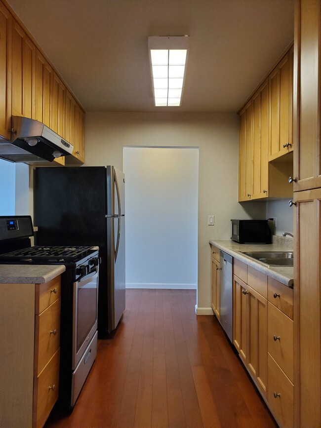 Building Photo - 2411 Prospect Ave