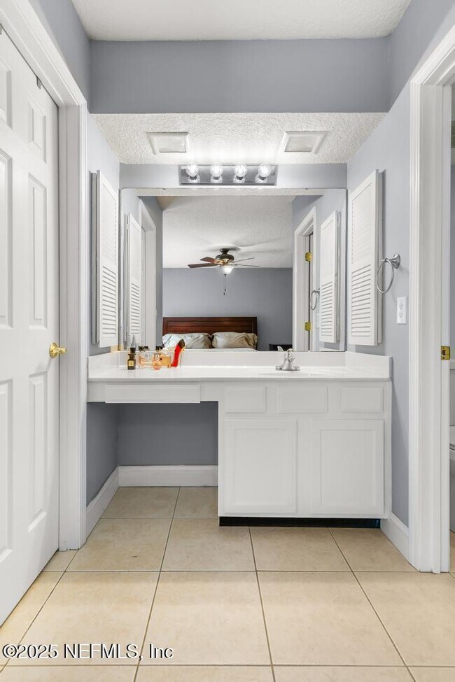 Building Photo - 5400 La Moya Ave