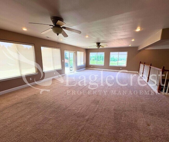 Building Photo - Luxury Bella Terra Estate with Mountain & Vineyard Views