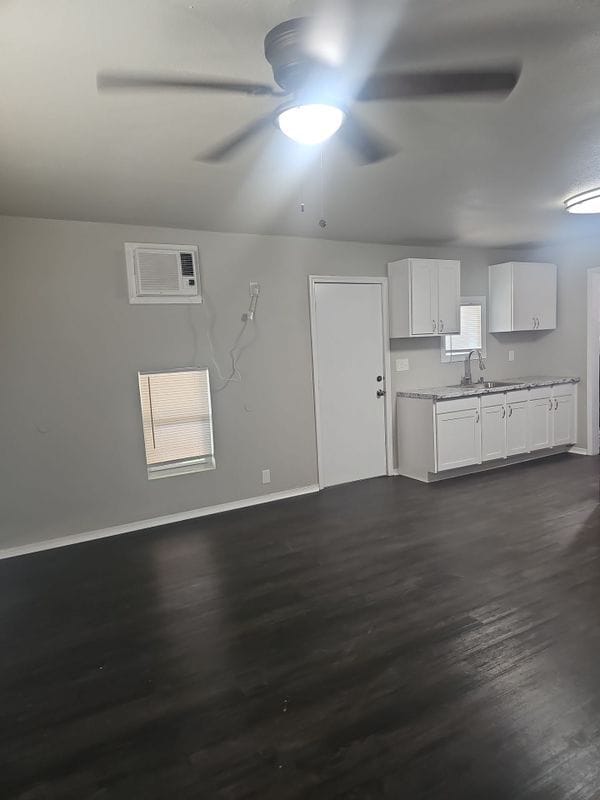 Building Photo - 5003 Lark Ave