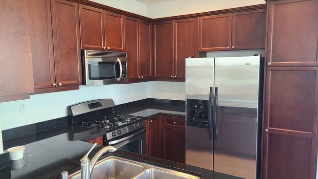Building Photo - West Roseville, New Paint & Carpet 2 Story...