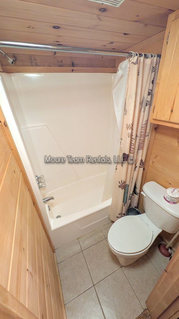 Building Photo - 1/1 Cabin w/ Loft in Small Community
