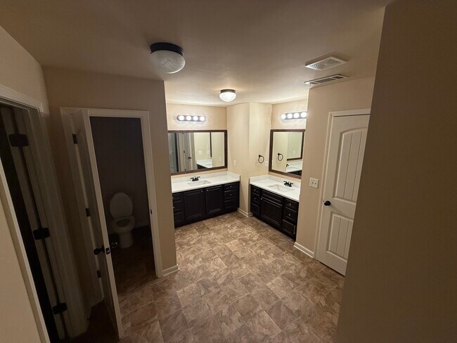 Building Photo - 2056 Tweed Dr