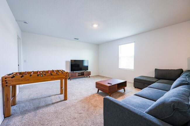 Building Photo - 2318 Lancashire St