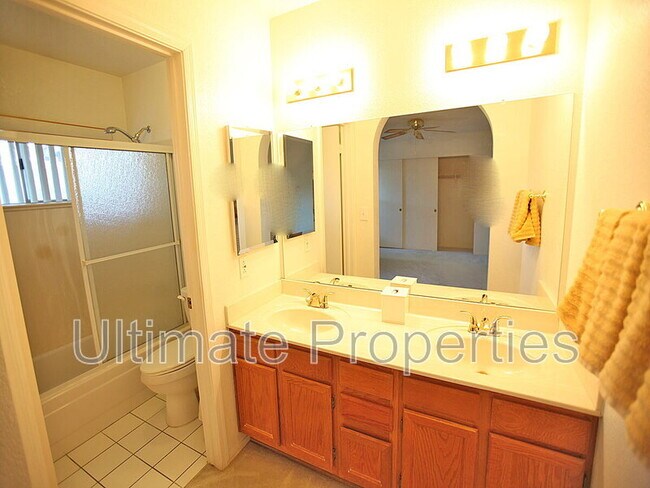 Building Photo - 10345 N 62nd Ave