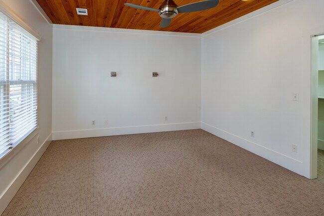 Building Photo - 3186 Parthenon Ave