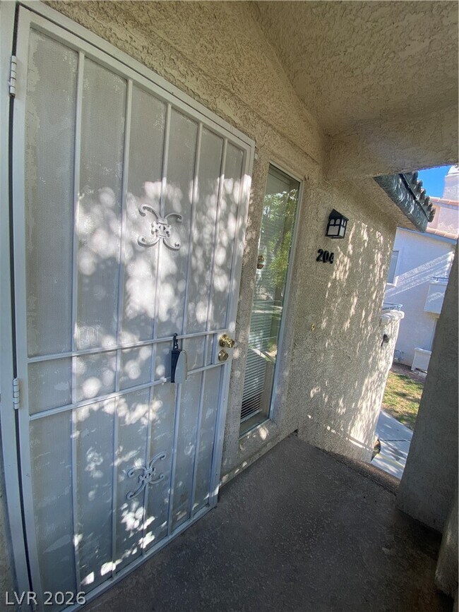 Building Photo - 3152 Tarpon