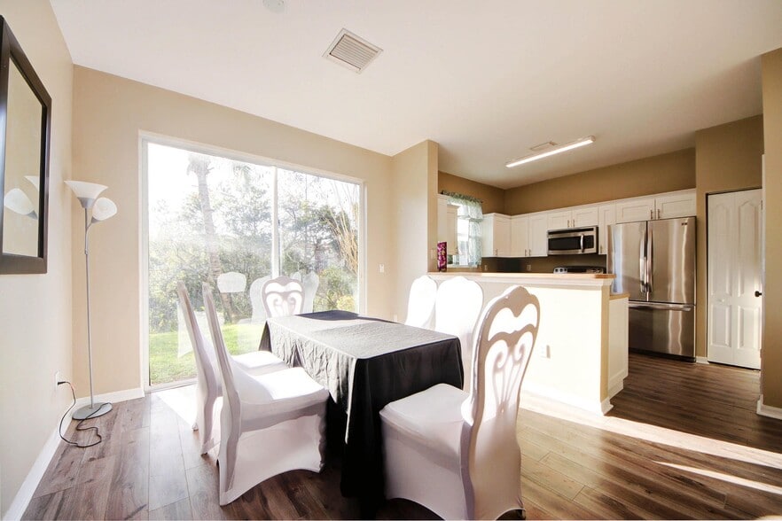 Building Photo - 6143 Seminole Gardens Cir
