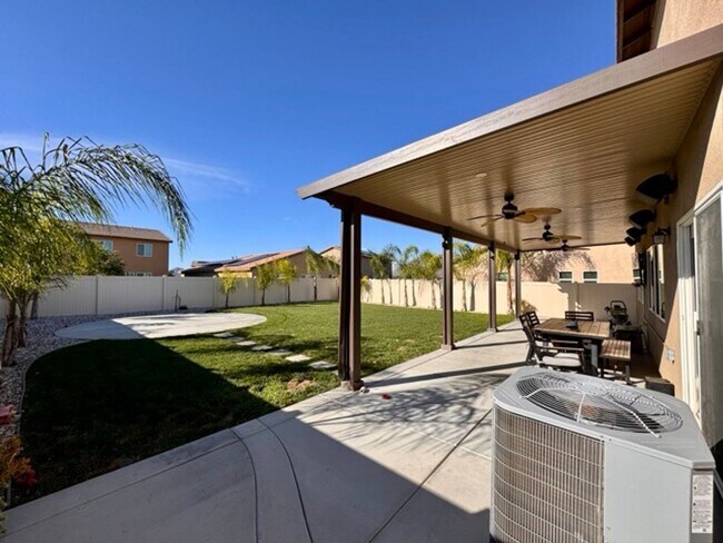 Building Photo - Stunning 4 Bedroom Cul-De-Sac Home with Loft located in Winchester!