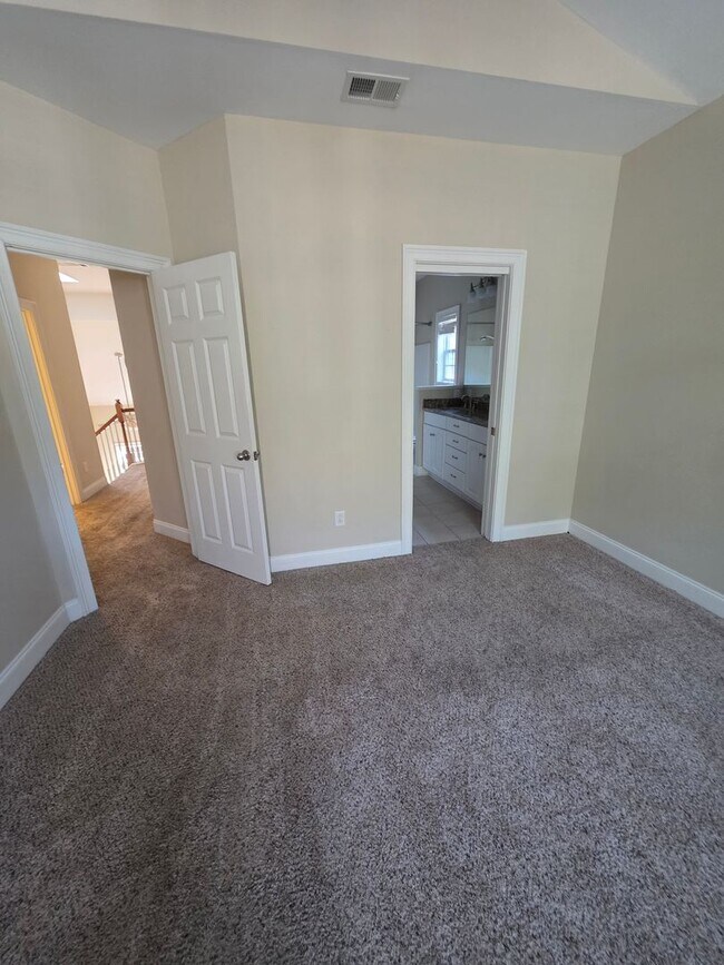 Building Photo - Oakview