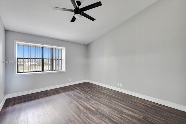 Building Photo - 3325 Carambola Cir S