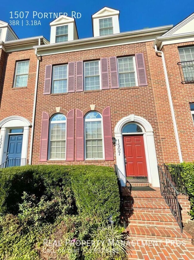 MASSIVE TOWNHOME 2200+ SQ FEET 2 CAR 1507 Portner Rd