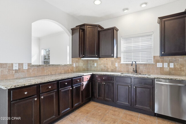 Building Photo - 323 Madison Circle