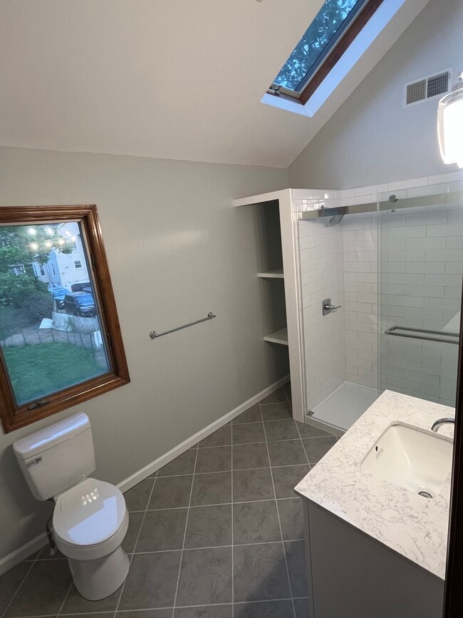 Primary bedroom Full Bath - 14 Plymouth Ave