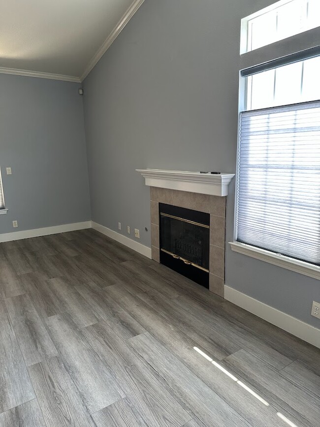 Building Photo - 5 Kestrel Ct