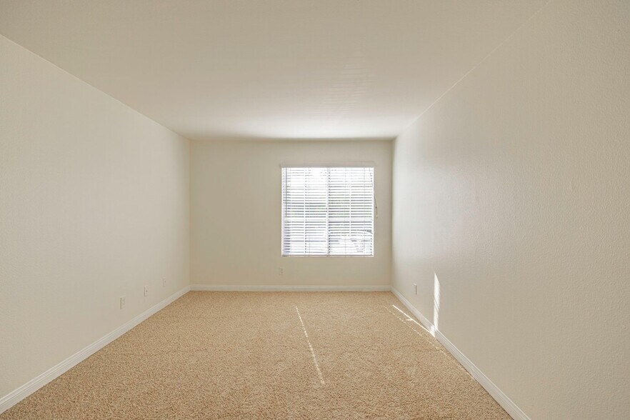 Building Photo - 5535 Canoga Ave